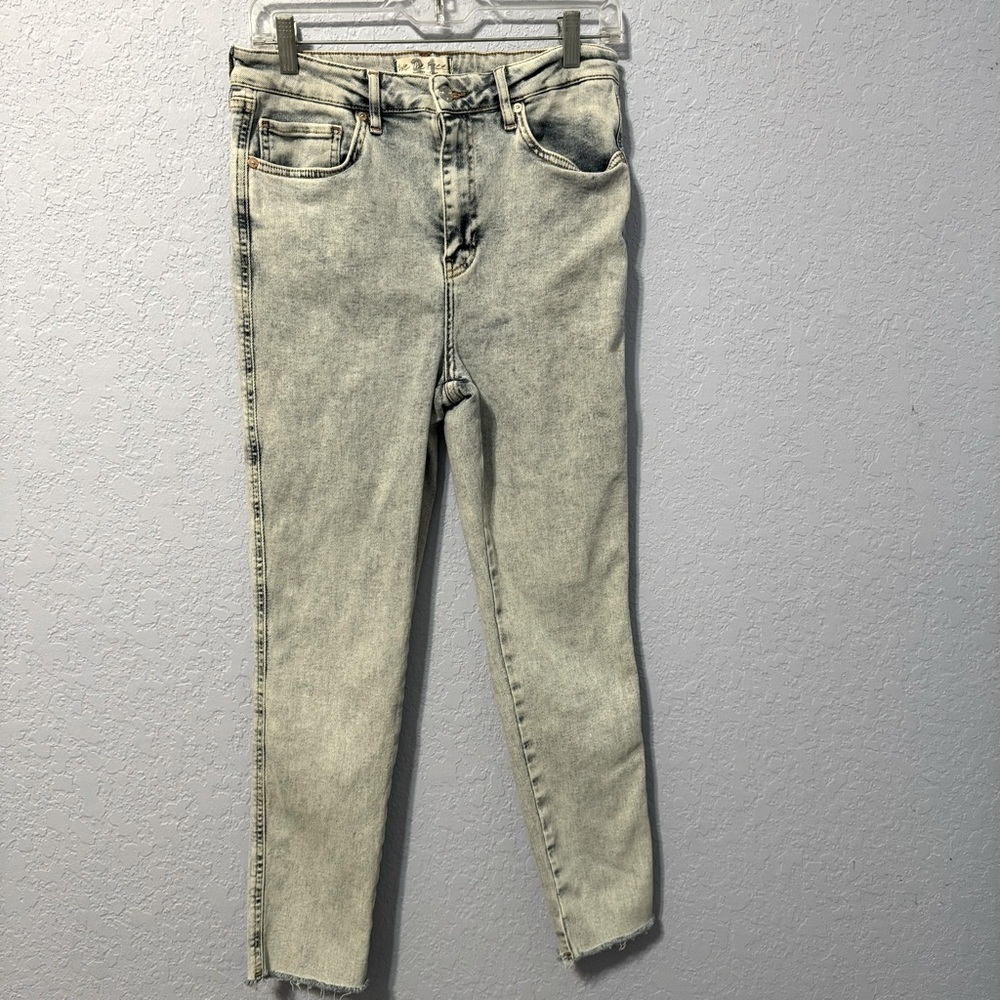 We The Free 31 High Rise Light Wash Raw Hem Skinny Jeans
